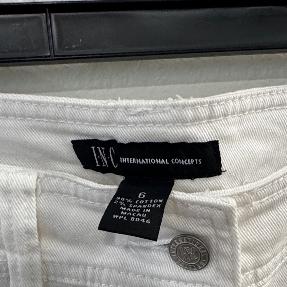INC International Concepts White Women's Bermuda Shorts - Picture 4 of 4